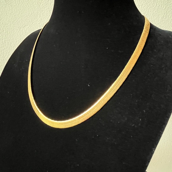 18” Gold Plated Herring Bone Necklace ✨ - Picture 4 of 9